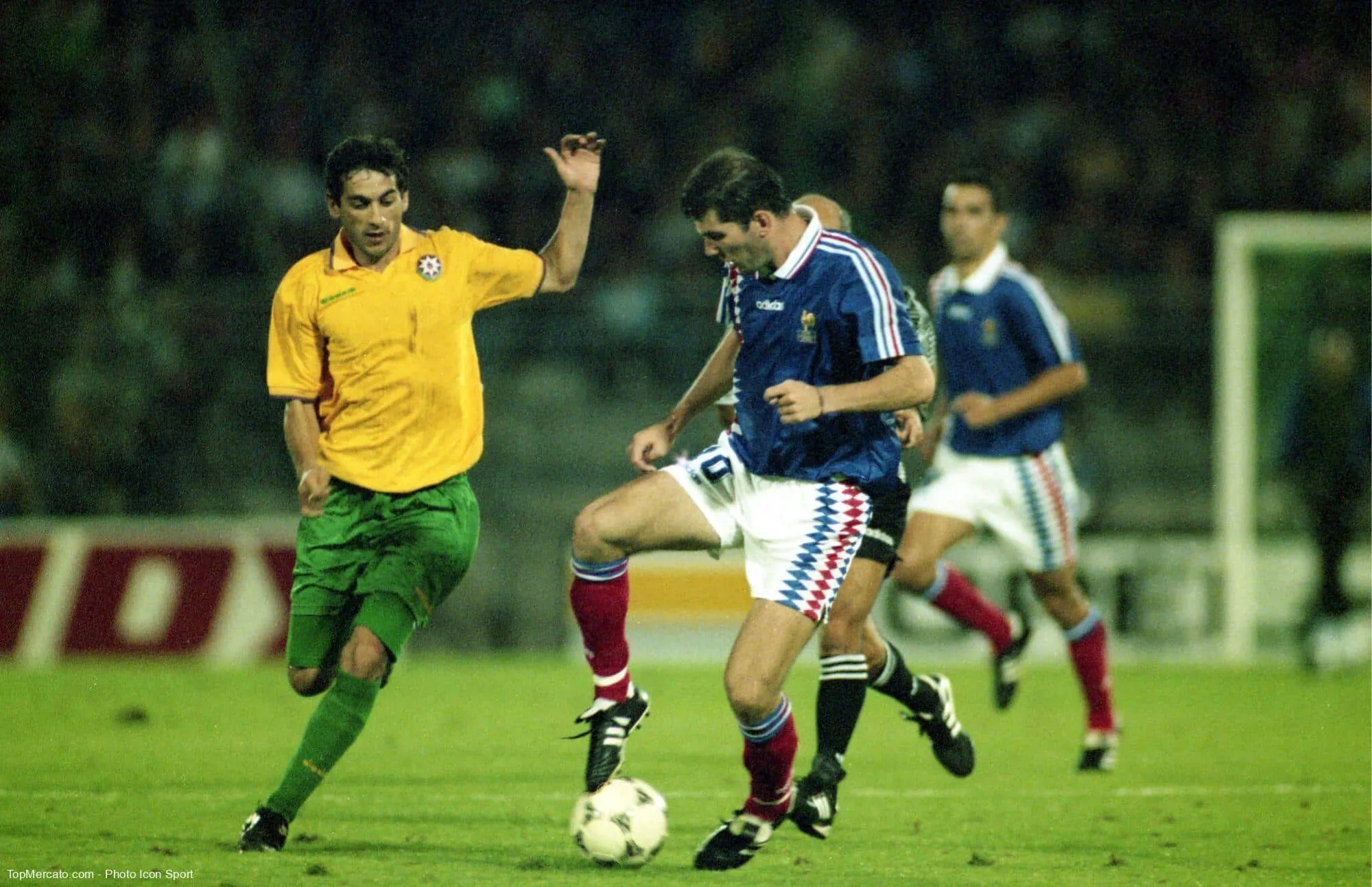 Laquelle de ces anecdotes sur le France 10-0 Azerbaïdjan de 1995 est FAUSSE ?