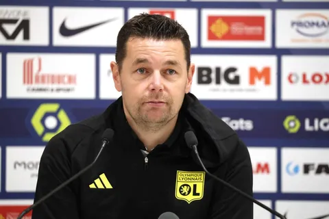 OL : Sage s’explique sur le duo Lacazette-Mikautadze