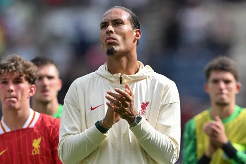 Liverpool : “il peut encore franchir une étape”, le capitaine Virgil van Dijk désigne son successeur potentiel pour le brassard