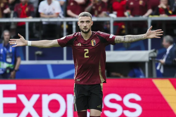 Zeno Debast Belgique