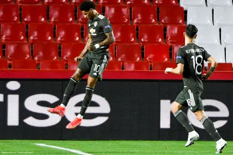 Ligue Europa : Manchester United gagne à Grenade, Arsenal tenu en échec par le Slavia Prague, le gros coup de l’AS Rome contre l’Ajax