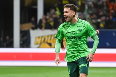 Mercato ASSE : un promu de la Premier League discute avec Lucas Stassin