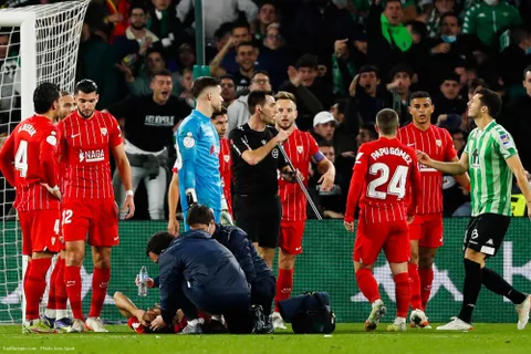 FC Séville : Jordan à l’hôpital après le derby arrêté contre le Bétis, le match rejoué ce dimanche