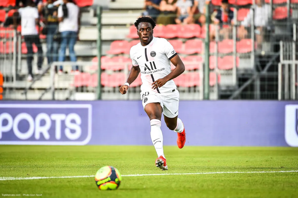 Arnaud Kalimuendo, Paris Saint-Germain