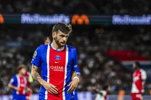 PSG : 3 options pour remplacer Khvicha Kvaratskhelia, qui inquiète après sa blessure contre le Barça