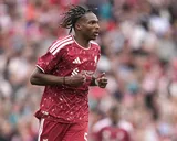 “Il est très à l’aise, c’est un excellent travail” : Jérémy Jacquet séduit Liverpool dès son premier match