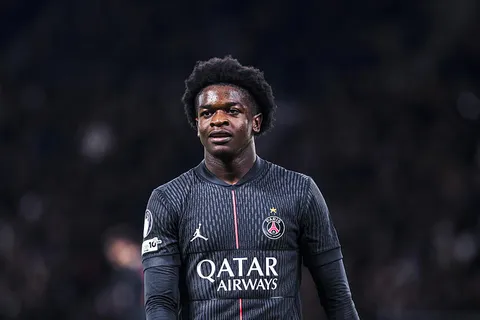 Mercato PSG : 2 clubs de Ligue 1 se positionnent sur le prometteur Quentin Ndjantou