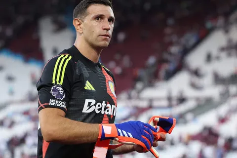 Mercato Manchester United : un géant de Serie A prêt à passer à l’action pour Emiliano Martinez ?