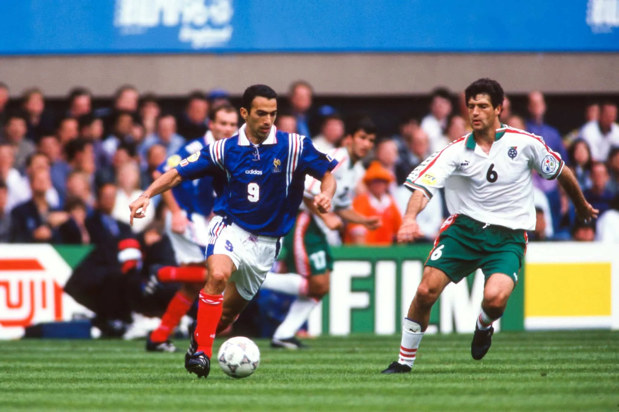 Quelle star française a été absente de la liste de l’équipe de France à l’Euro 1996 pour cause de désaccord sur son poste avec le sélectionneur des Bleus, Aimé Jacquet ?