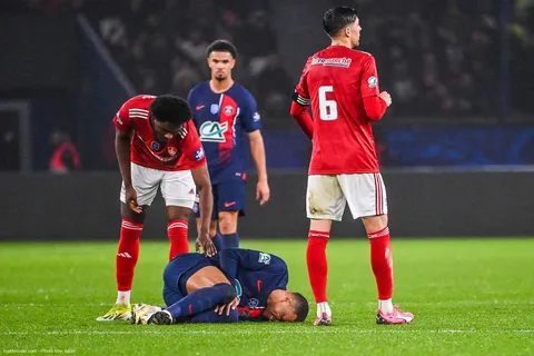 PSG : Mbappé blessé, Enrique sort du silence !