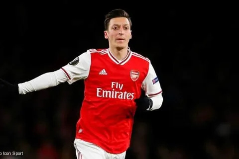 Arsenal : le hold up de l’année pour Ozil ?