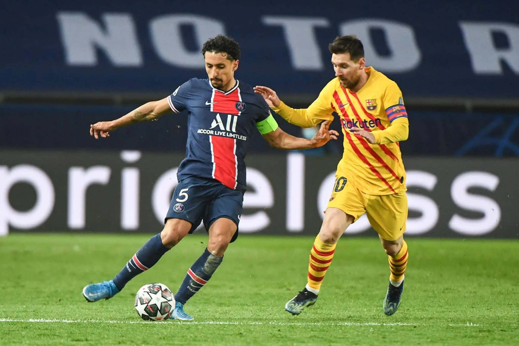 Lors de la saison 2020-2021, quel joueur a inscrit quatre des cinq buts du PSG lors de la double confrontation contre le Barça en C1 (4-1 ; 1-1) ?