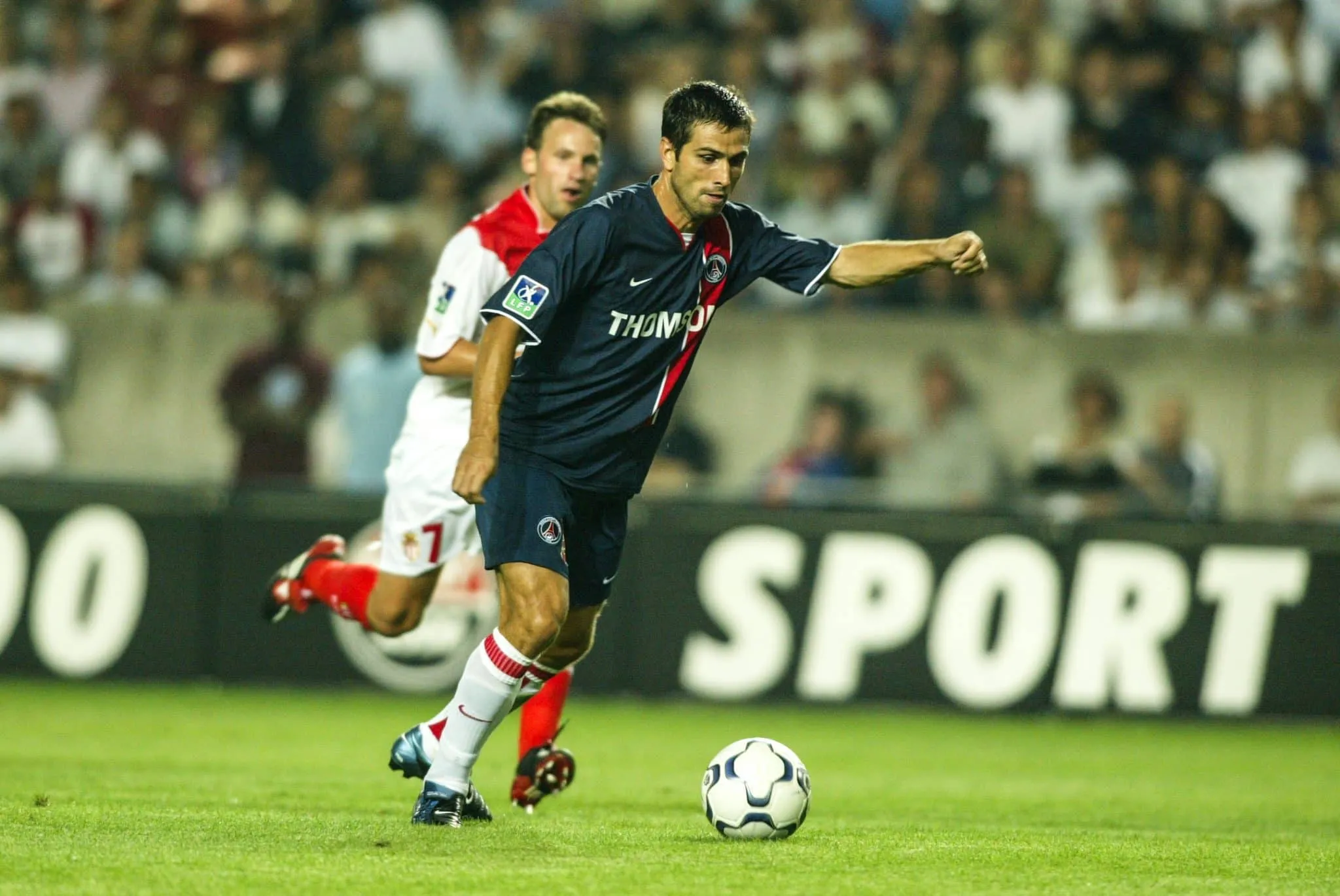 En 2004, quel gardien de l’OM est impuissant devant un lob envoyé par le Parisien Pedro Miguel Pauleta depuis une position très excentrée dans la surface de réparation ?