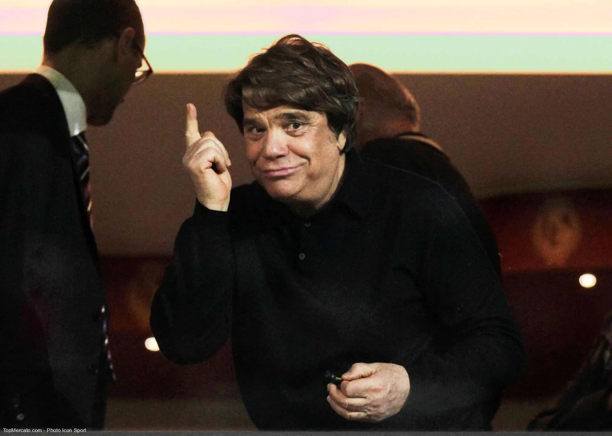 Après quel événement Bernard Tapie dit devant les médias avoir “compris” comment “manager l’environnement d’une Coupe d’Europe”, notamment au niveau de l’accueil et du traitement des arbitres ?