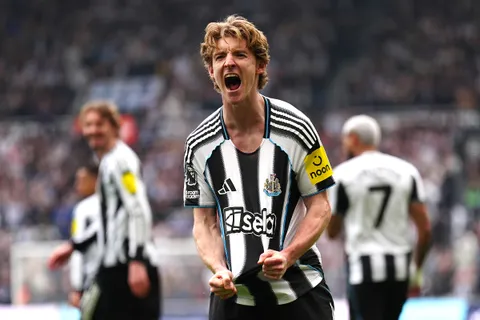 Mercato – Anthony Gordon en train d’échapper à Arsenal, à Liverpool et à la Premier League ?