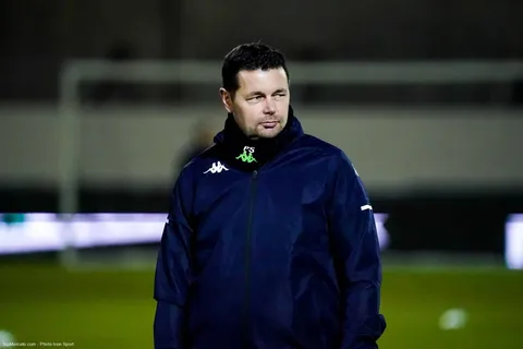 OL : “C’est bizarre d’être ici”, le nouveau coach a parlé !