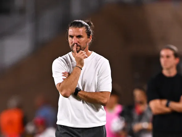 Mercato – Avant de miser sur Cahuzac, Lens s’est renseigné sur un entraîneur anglais pour remplacer Toppmöller