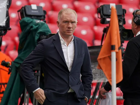 “Je sais qu’il est cinglé, mais je le recruterais” : Scholes souffle un nom étonnant pour le mercato de Manchester United