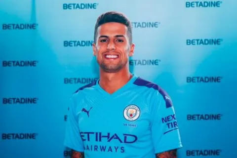Man City : un club espagnol prêt à relancer Joao Cancelo