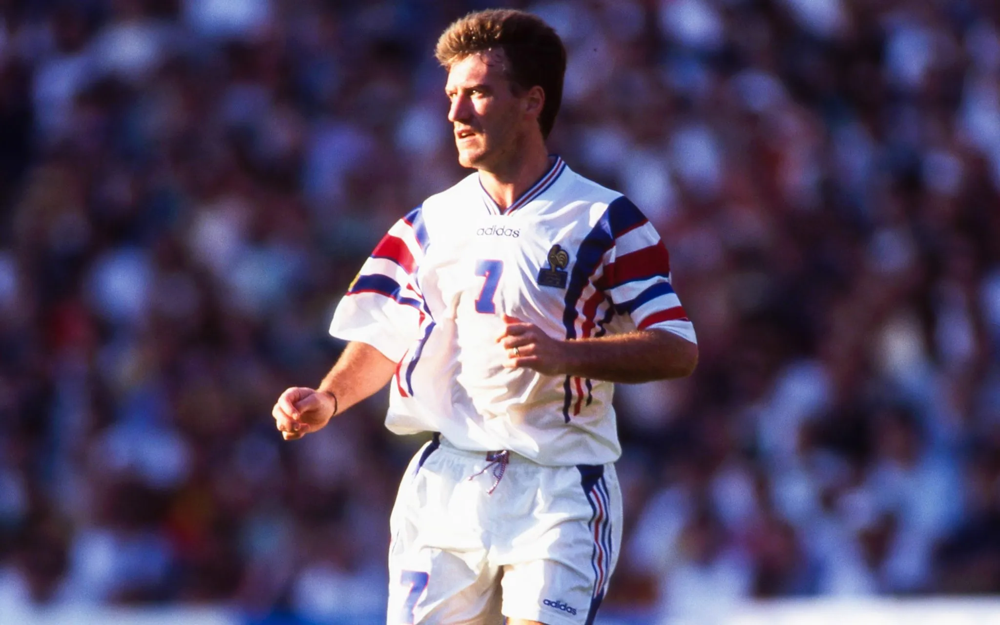 Qui a pris la succession de Didier Deschamps dans le rôle de capitaine des Bleus ?