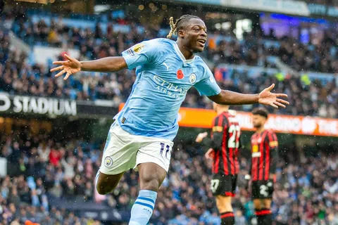 Manchester City : “Il ressemble à…”, Guardiola compare Doku à une légende !