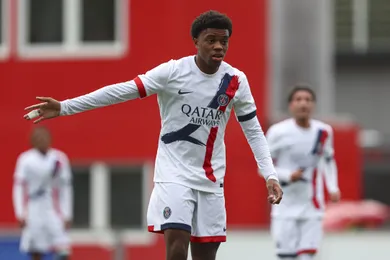 Mercato PSG : un club de Ligue 1 pousse pour le Titi Pierre Mounguengue