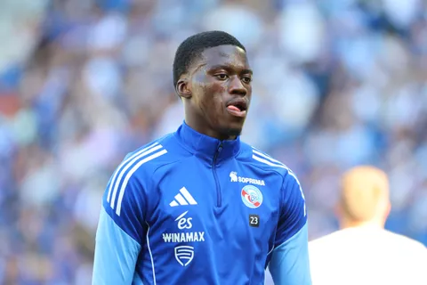 Mercato Strasbourg : Chelsea prête un défenseur au Racing, l’avenir de Sarr désormais connu