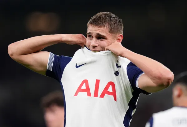 Micky van de Ven, Tottenham