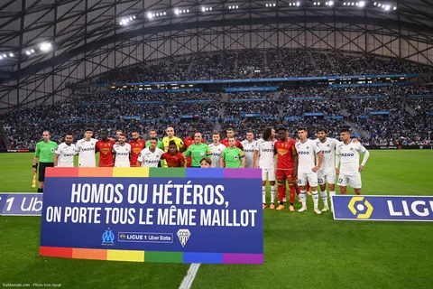 Un joueur de Ligue 1 revient sur son refus de porter le maillot arc-en ciel