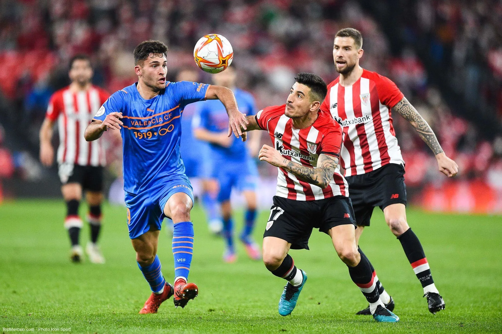 Hugo Duro et Yuri Berchiche, match Athletic Bilbao-FC Valence