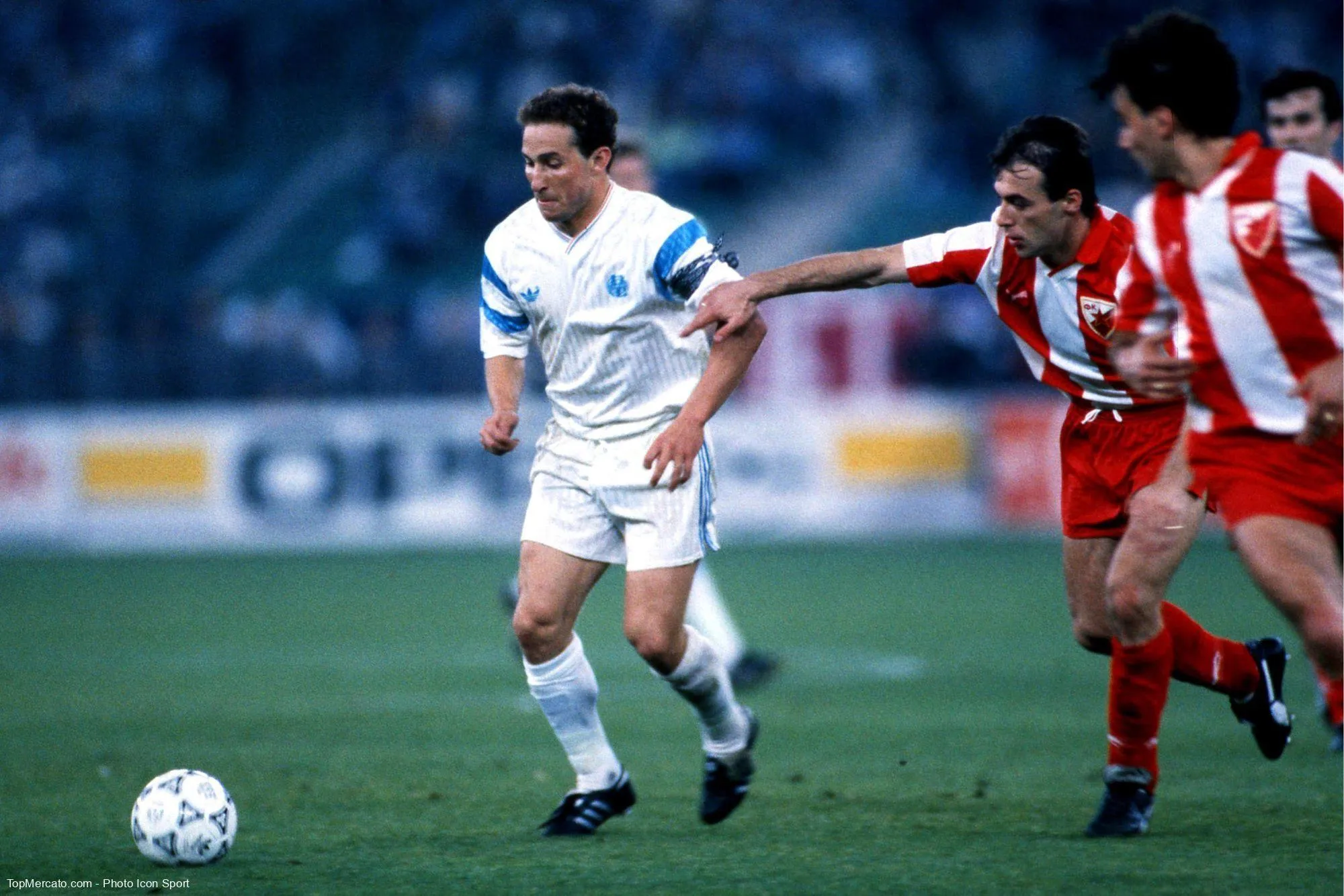 Dans quel club l’ancien buteur de l’OM Jean-Pierre Papin a-t-il fait son retour en France, en 1996 ?