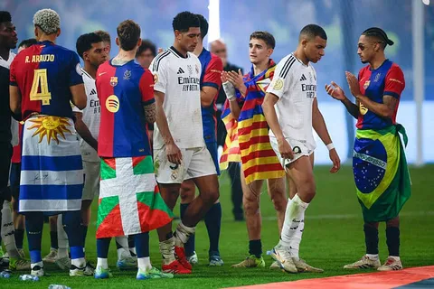 Real-Barça : “raclée monumentale”, “Super manita”… Les unes mordantes de la presse après le Clasico