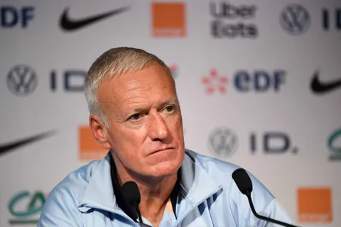 Deschamps défendu contre les “enfants gâtés” qui le sifflent