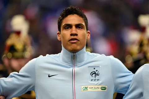 À quoi ressemblait le onze lors de la première cape de Raphaël Varane en équipe de France ?