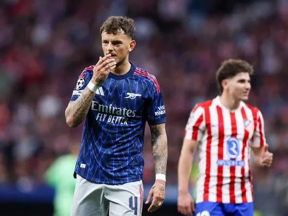 Mercato Arsenal : une short-list de 10 latéraux droits pour remplacer Ben White… avec un ancien de Manchester United !