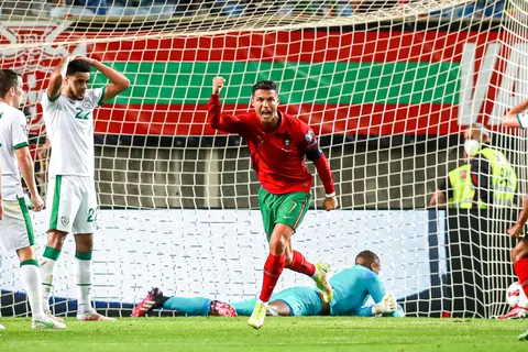 Portugal : le sélectionneur vole au secours de Cristiano Ronaldo
