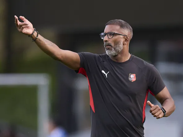 Rennes “pousse très fort” sur une piste pour l’après-Beye