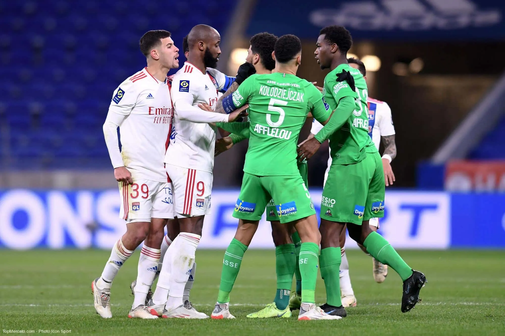 Quel est le meilleur buteur de l’ASSE lors des derbys contre l’OL, avec 14 réalisations ?