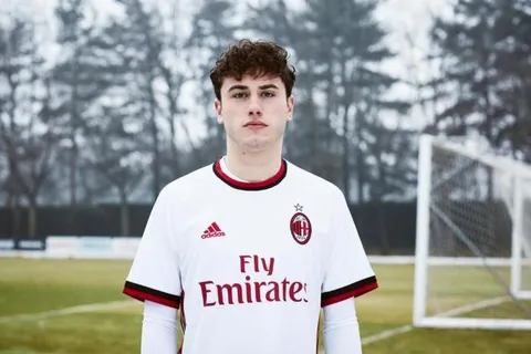 Milan AC : le nouveau maillot “away” est de sortie