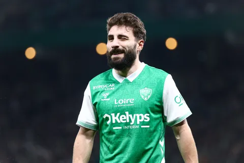 Mercato ASSE : “peut-être 15 ou 20 buts”, les Verts peuvent se frotter les mains avec Davitashvili