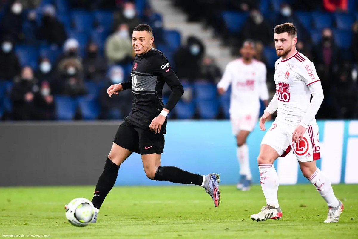 Kylian Mbappé et Hugo Magnetti, match PSG Paris Saint-Germain-SB29 Stade Brestois