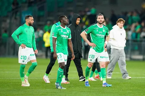 Mercato ASSE : 2 défenseurs se rapprochent d’un départ