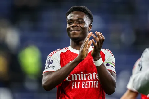 Mercato Arsenal : prolongé, Bukayo Saka dans le Top 5 des joueurs les mieux payés de Premier League
