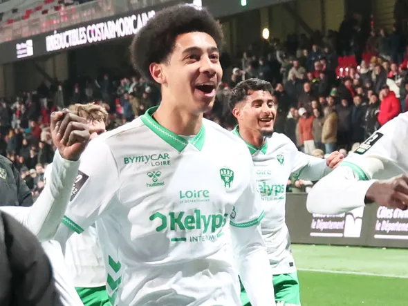 Mercato ASSE : le jeu des enchères ne fait que commencer pour Djylian N’Guessan, la pépite des Verts a charmé De Zerbi et Tottenham