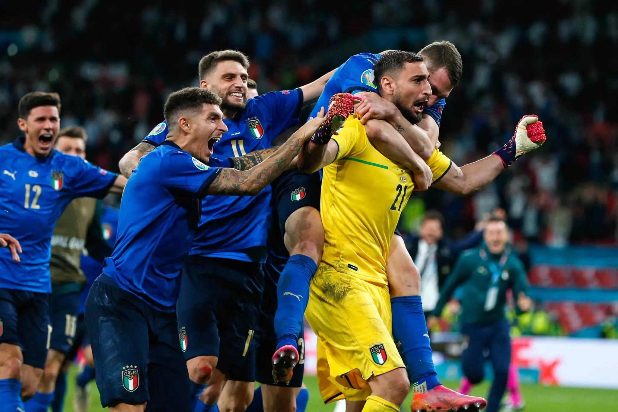 Quels sont les joueurs qui ont marqué les deux buts de la finale du dernier Euro, Italie 1-1 Angleterre ?