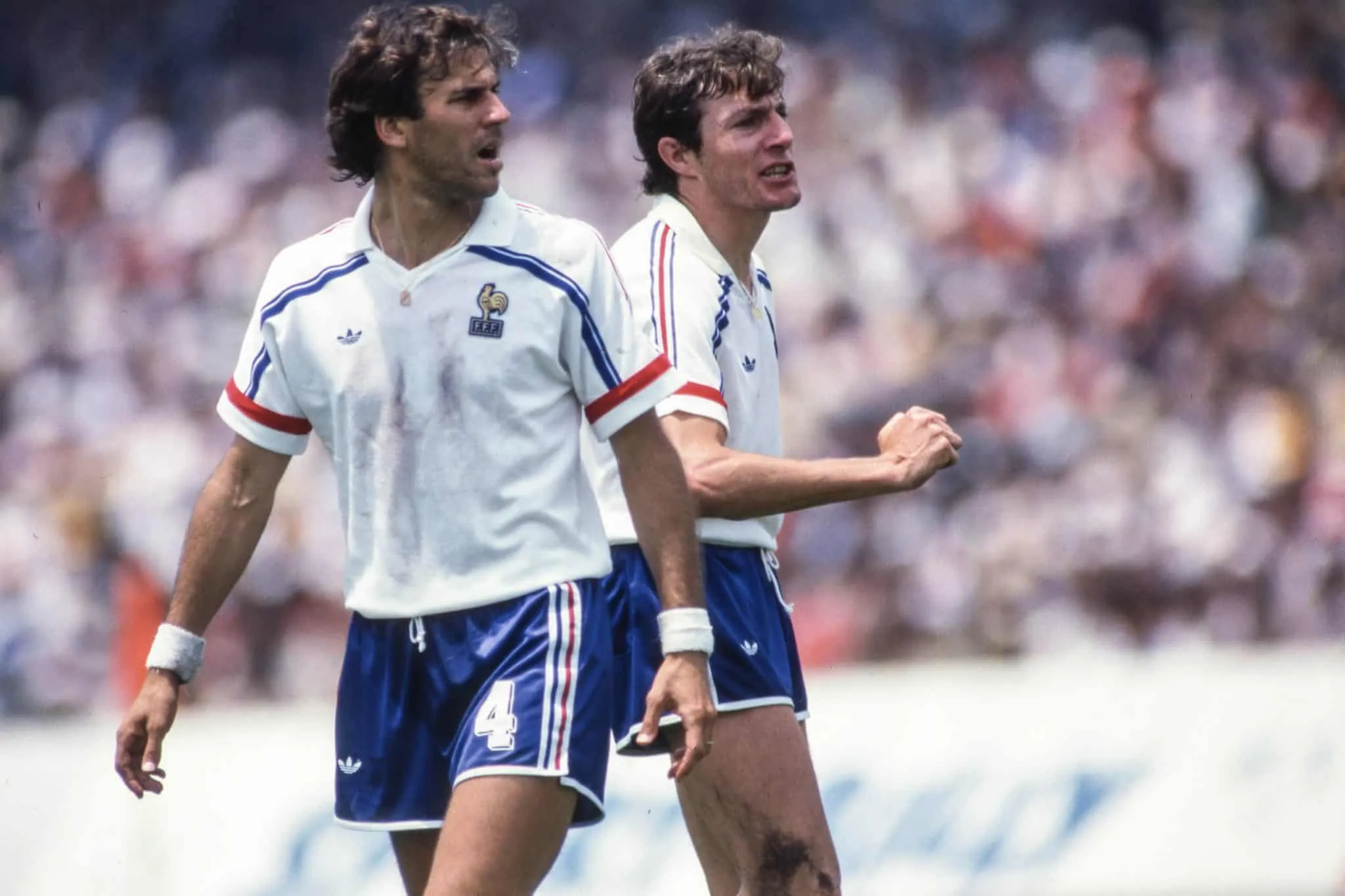 Quel Français se trouve en compagnie de Luis Fernandez sur cette image, qui date de 1986 et du quart de finale de Coupe du monde Italie 0-2 France ?