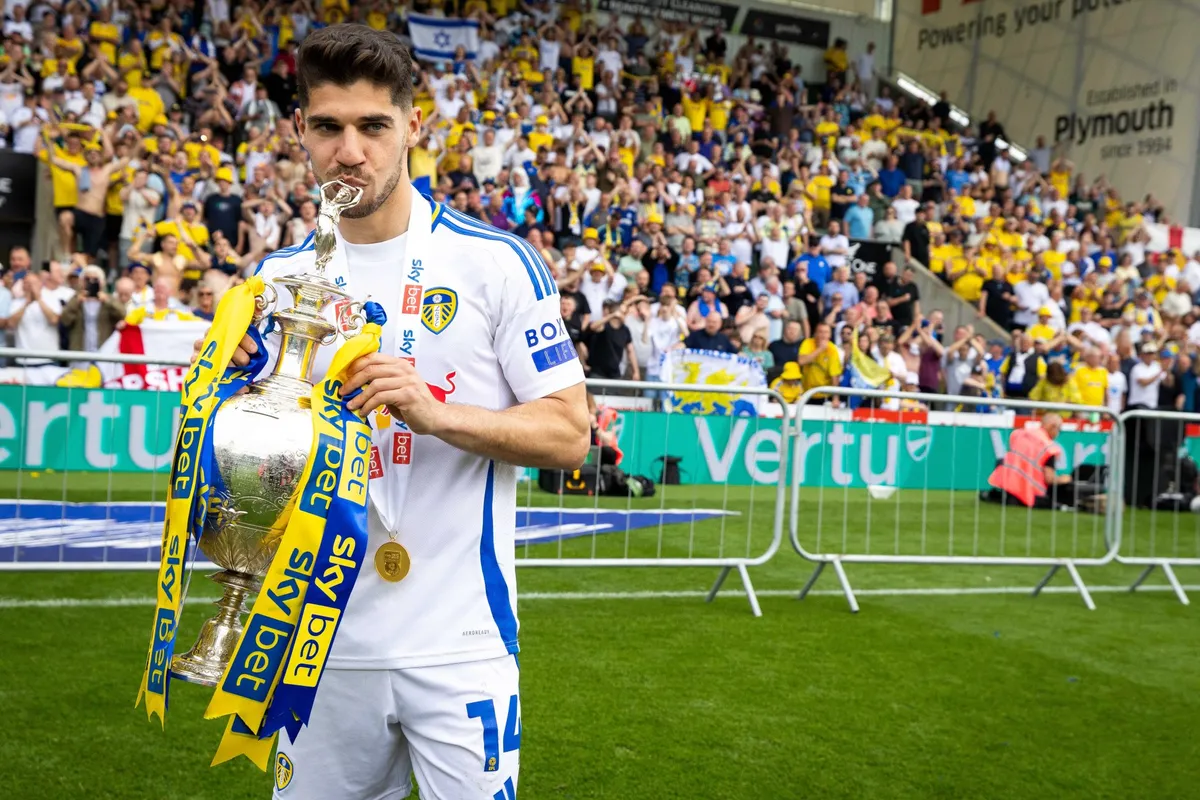 Manor Solomon Leeds United