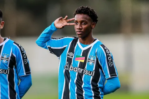 Mercato Liverpool : Gabriel Mec, “le nouveau Vinicius” prêt à laisser les Reds en salle d’attente