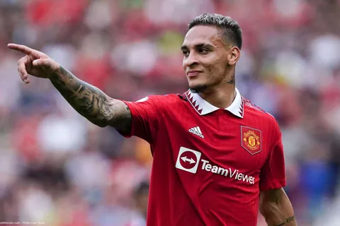 Manchester United : Ten Hag salue la première d’Antony