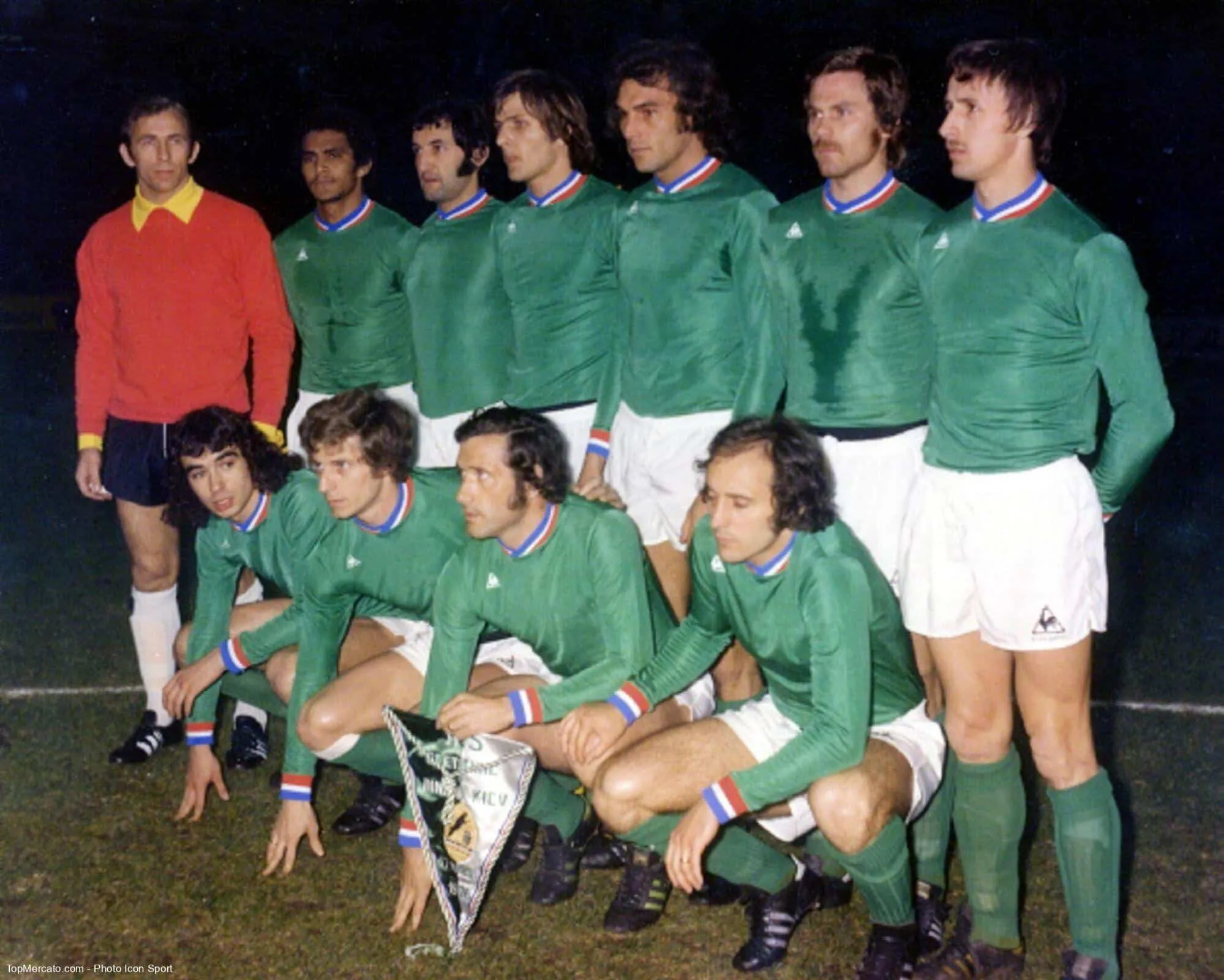 Dans quelle compétition l’ASSE a réalisé deux exploits retentissants, contre l’Hajduk Split en 1974 et le Dynamo Kiev en 1976 ?